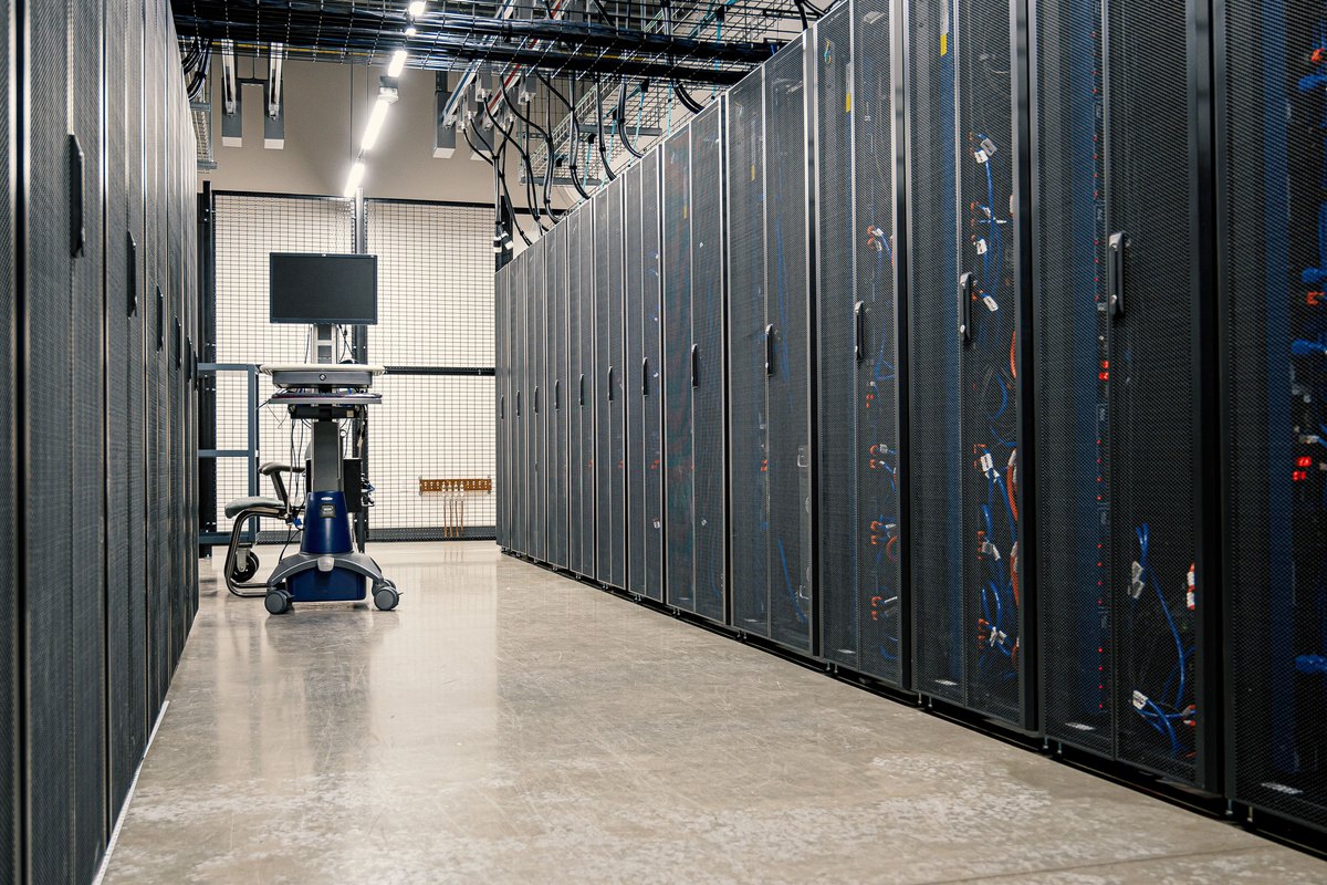 Modular data center server room with clean power infrastructure